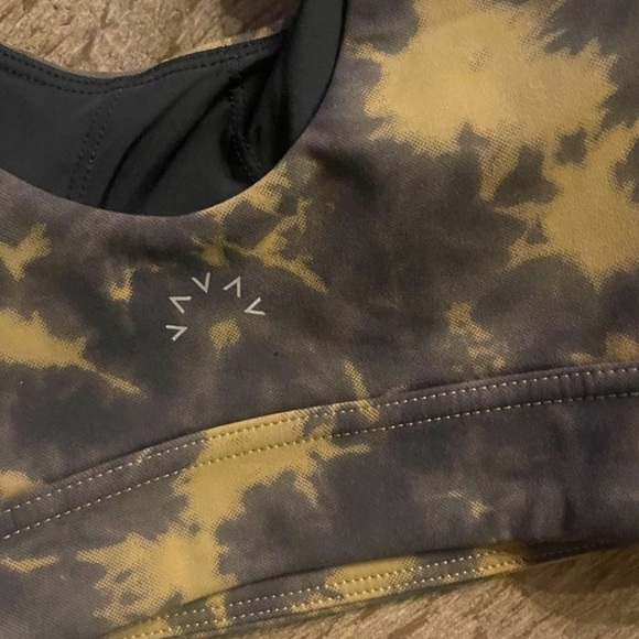 Varley Let’s Go Elsie Bra. - Picture 4 of 10